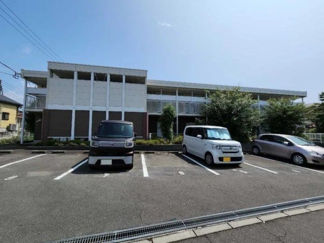 レオパレスサンホワイト枝松の外観画像