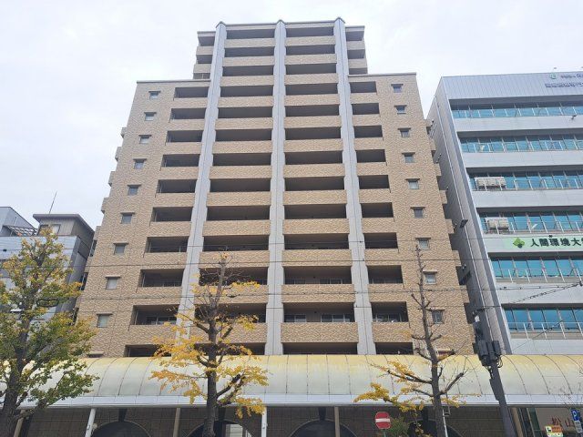 アルファステイツ市駅前の外観画像