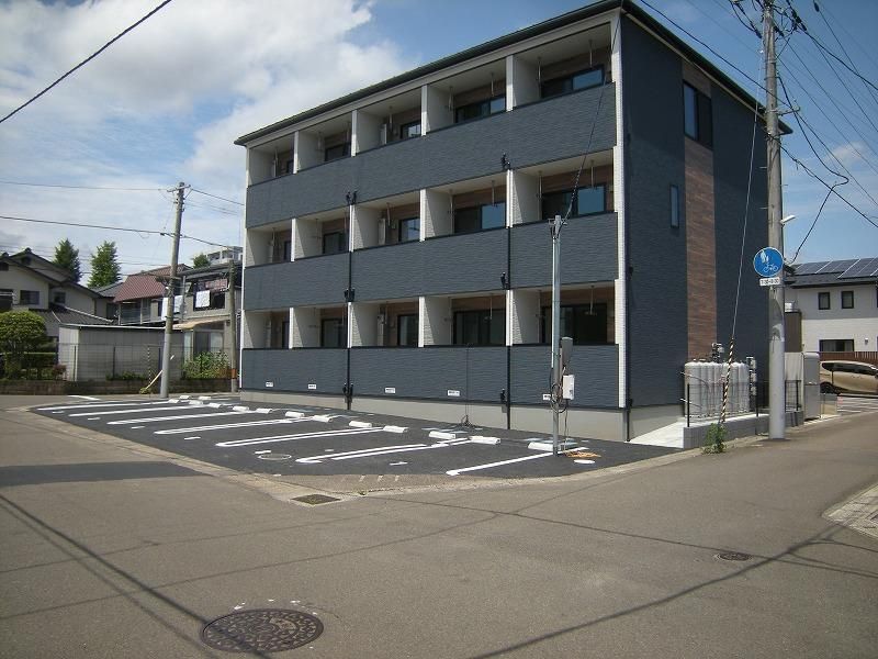 クリスタルブルーの外観画像