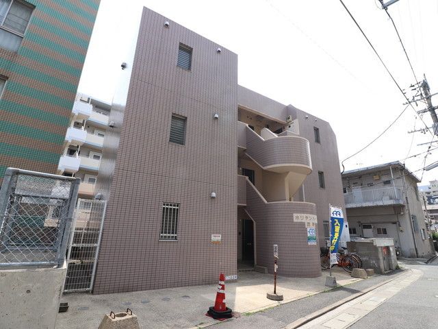 ホリデンハイツ西新の外観画像