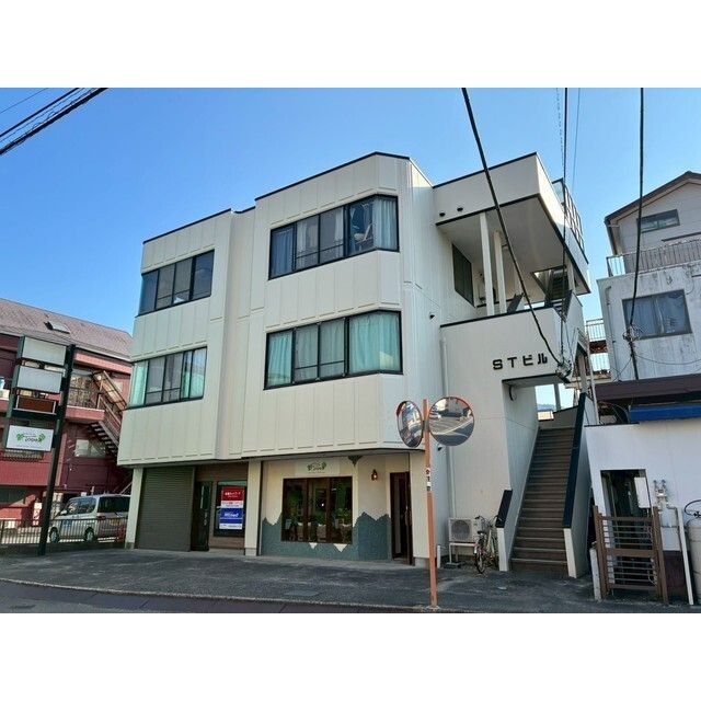 STビルの外観画像
