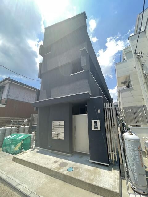 ロワール六浦壱番館の外観画像