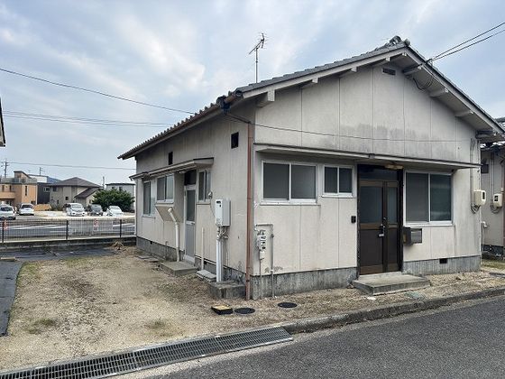 国府市場76-1貸家 南中棟の外観画像