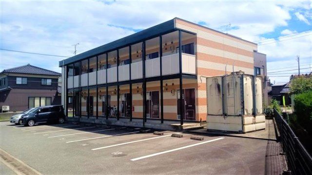 レオパレス千代 Bの外観画像