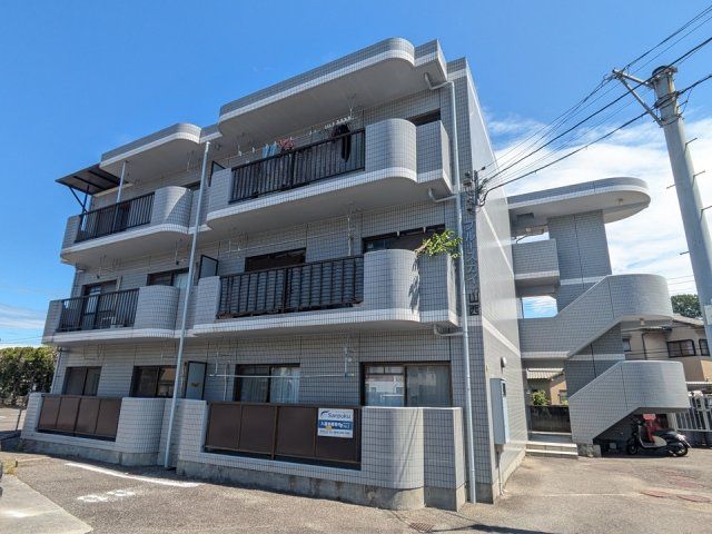ブルースカイ山西の外観画像