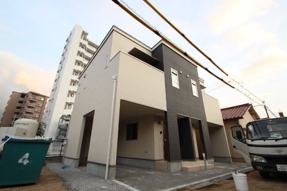 ルミエール大町駅前の外観画像