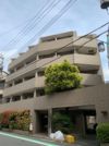 ルーブル都立大学の外観画像