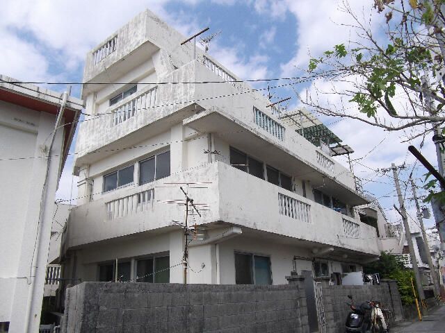 新里アパート(楚辺)の外観画像