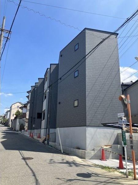 青葉と春色のフェリーチェの外観画像