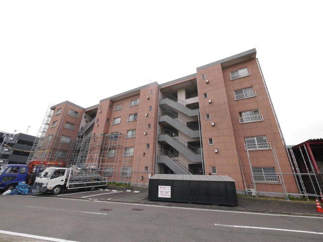 エメラルドマンション牧山A棟 302号室の外観画像