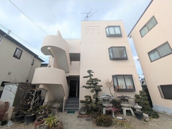 ウエミハイツの外観画像