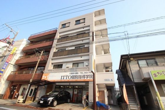 ヴィラ楽々園の外観画像