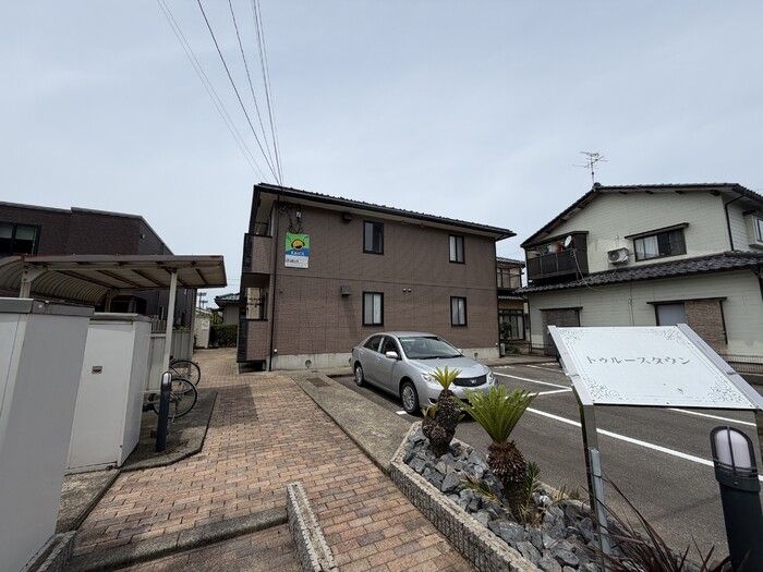 トゥルースタウンの外観画像