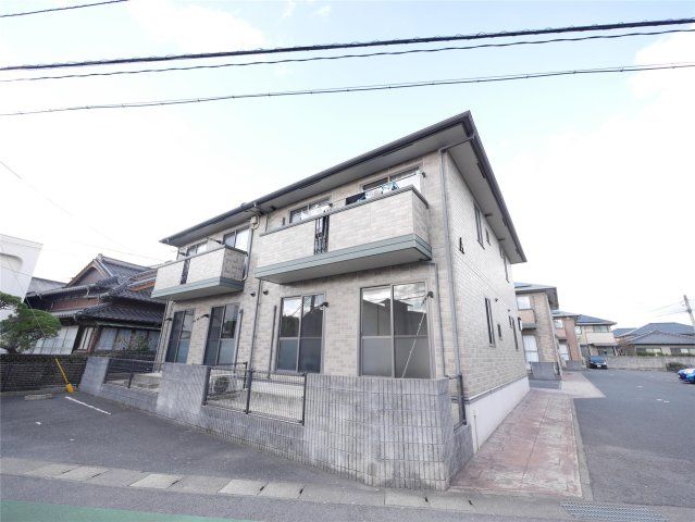 リビングタウン中曽根A棟の外観画像