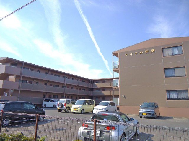 ロイヤル伊勢の外観画像