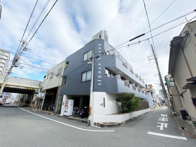 ロイヤル小路の外観画像