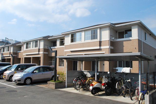 シャインヒルズ富岡の外観画像