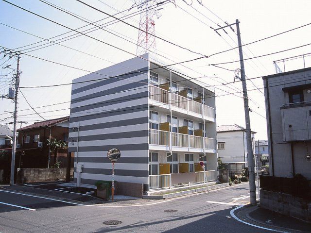 レオパレスラ ファミーユの外観画像
