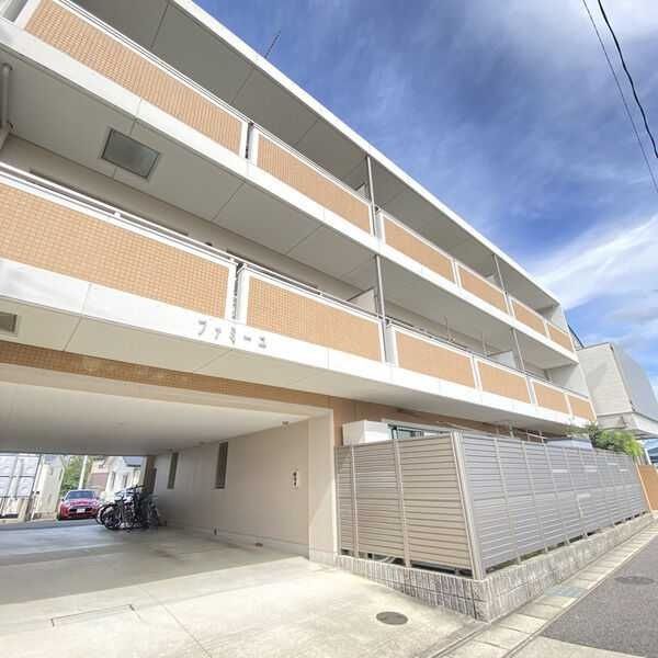ファミーユの外観画像