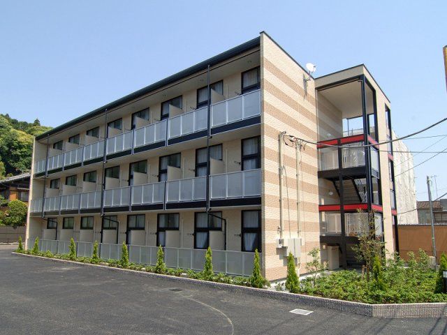 レオパレスプチベルク四番館の外観画像