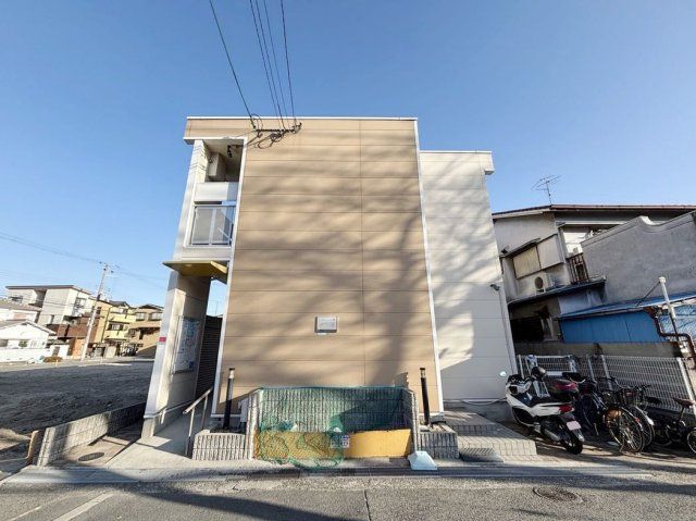 レオパレス臨港線の外観画像