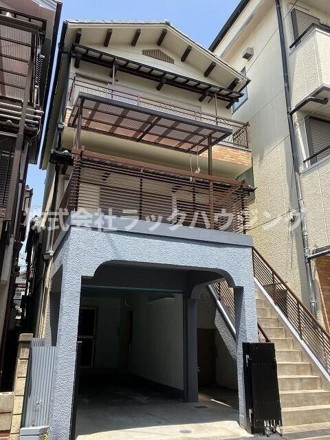 池田一丁目田中貸家シャッター付車庫の外観画像