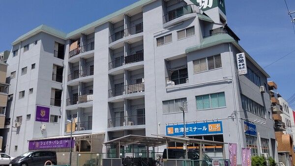 三功ビルの外観画像