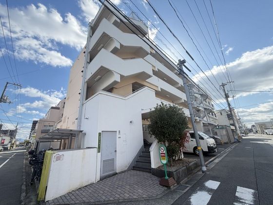 STビルの外観画像