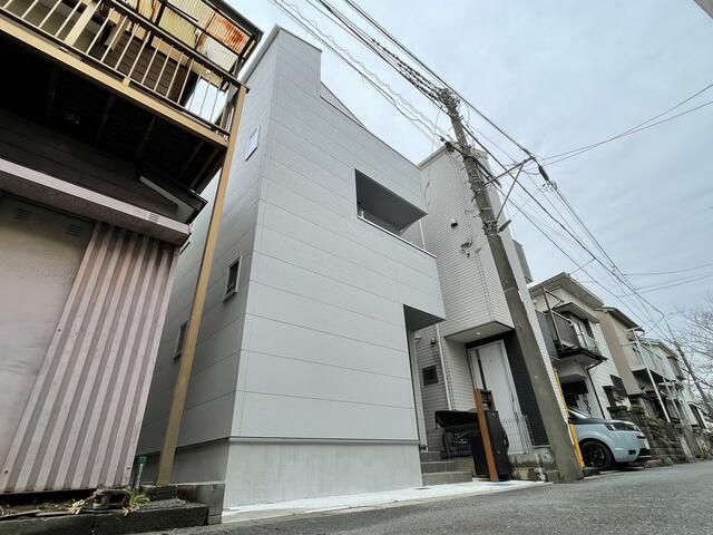 新中里戸建の外観画像