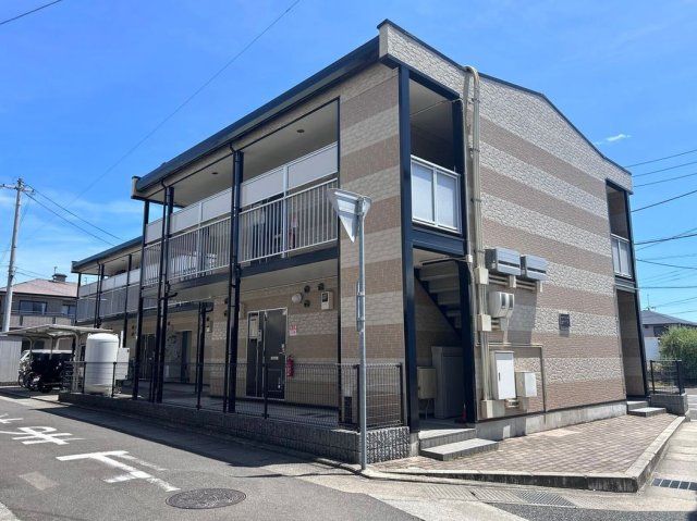 レオパレスレイクサイド平塚の外観画像