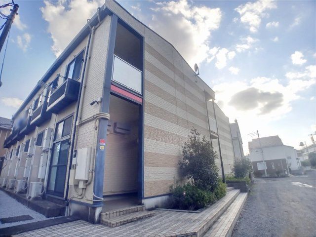 レオパレストラオムの外観画像