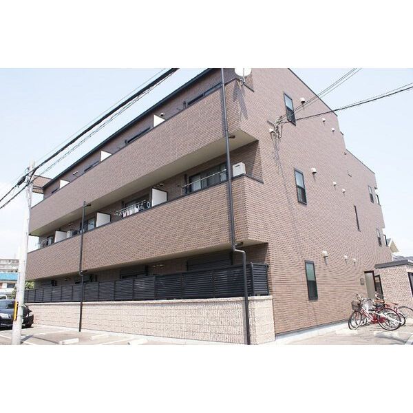 アンプルール フェール 江坂の外観画像