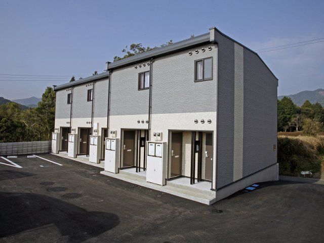 レオパレスピースOハピネスの外観画像