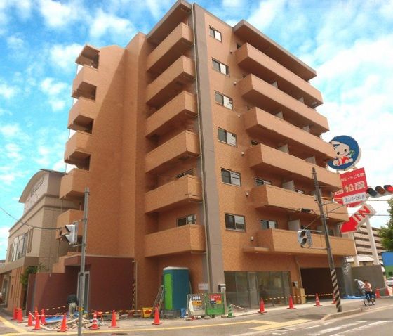 ベルヴィル大町駅前の外観画像