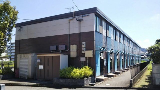 レオパレス新名の外観画像