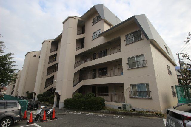 千里関大前コーポラスC棟の外観画像