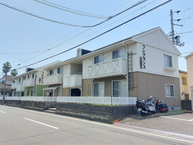 フレグランス山西の外観画像