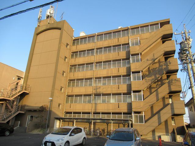 参貮四六マンションの外観画像