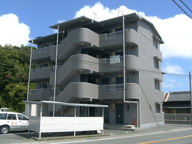 マンションレイクビューの外観画像