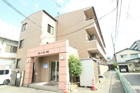 ポム・ド・ピン中央の外観画像