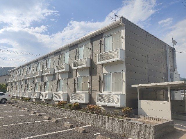 レオパレスピアラ?の外観画像