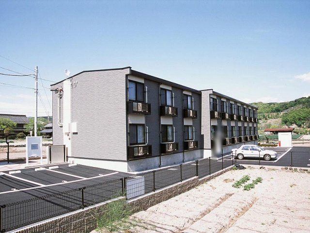 レオパレスプレズント コマイの外観画像