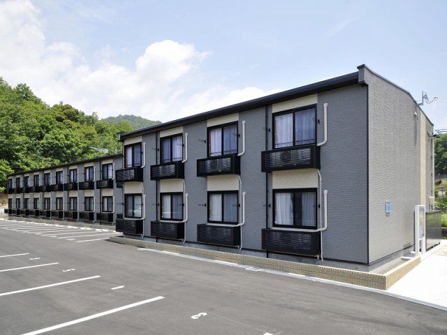 レオパレスコーラル可部東の外観画像
