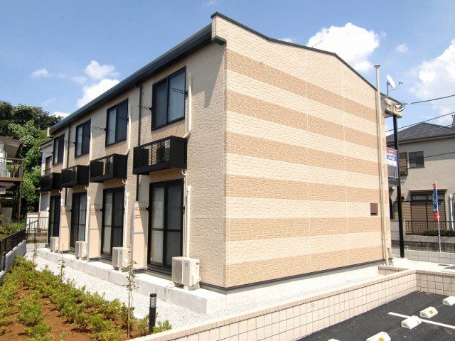 レオパレス中新井 courtの外観画像