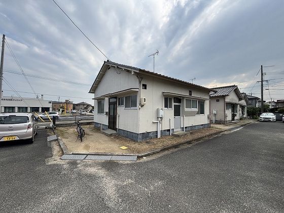 国府市場76-1貸家 南東棟の外観画像