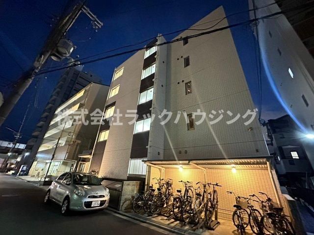 F&Pの外観画像