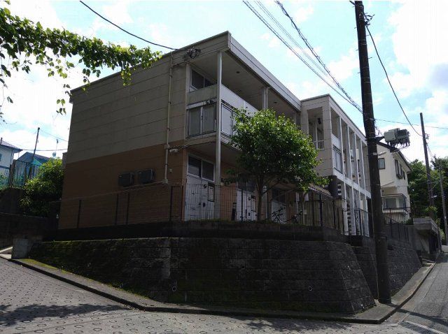 レオパレスヒルズ生田の外観画像
