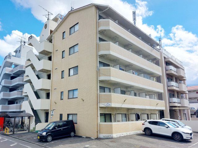 オクトワール松山土居田西館の外観画像