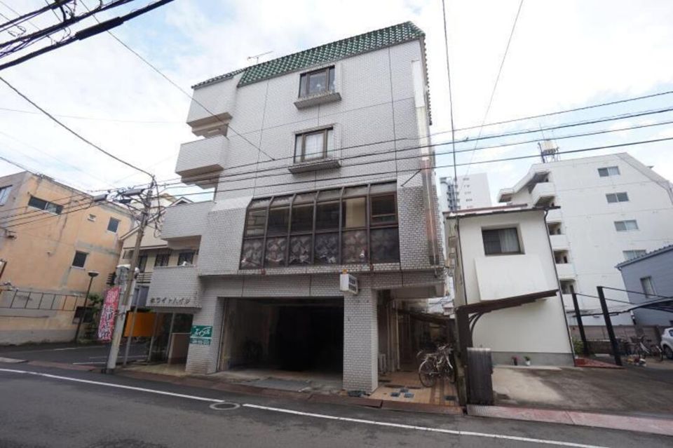 ホワイトハイツ(萱町)の外観画像