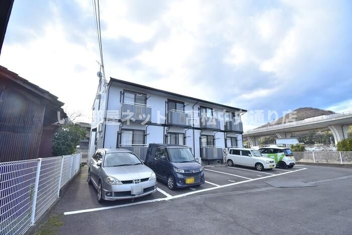 シャトル西春日 A棟の外観画像